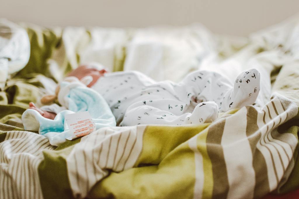 Spring Forward: tips for adjusting your baby's sleep routine during daylight saving time